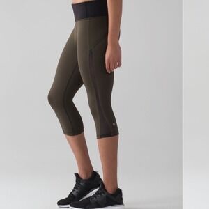 Lululemon‎ Smooth Stride Crop Dark Olive / Black 6